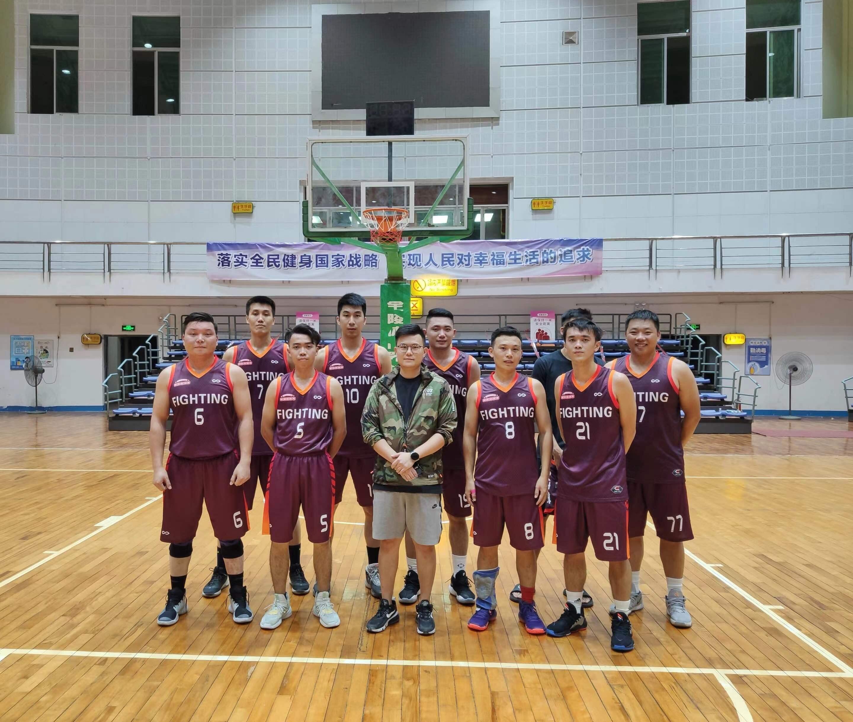 夺冠劲旅再战激烈，球迷热情高涨的简单介绍