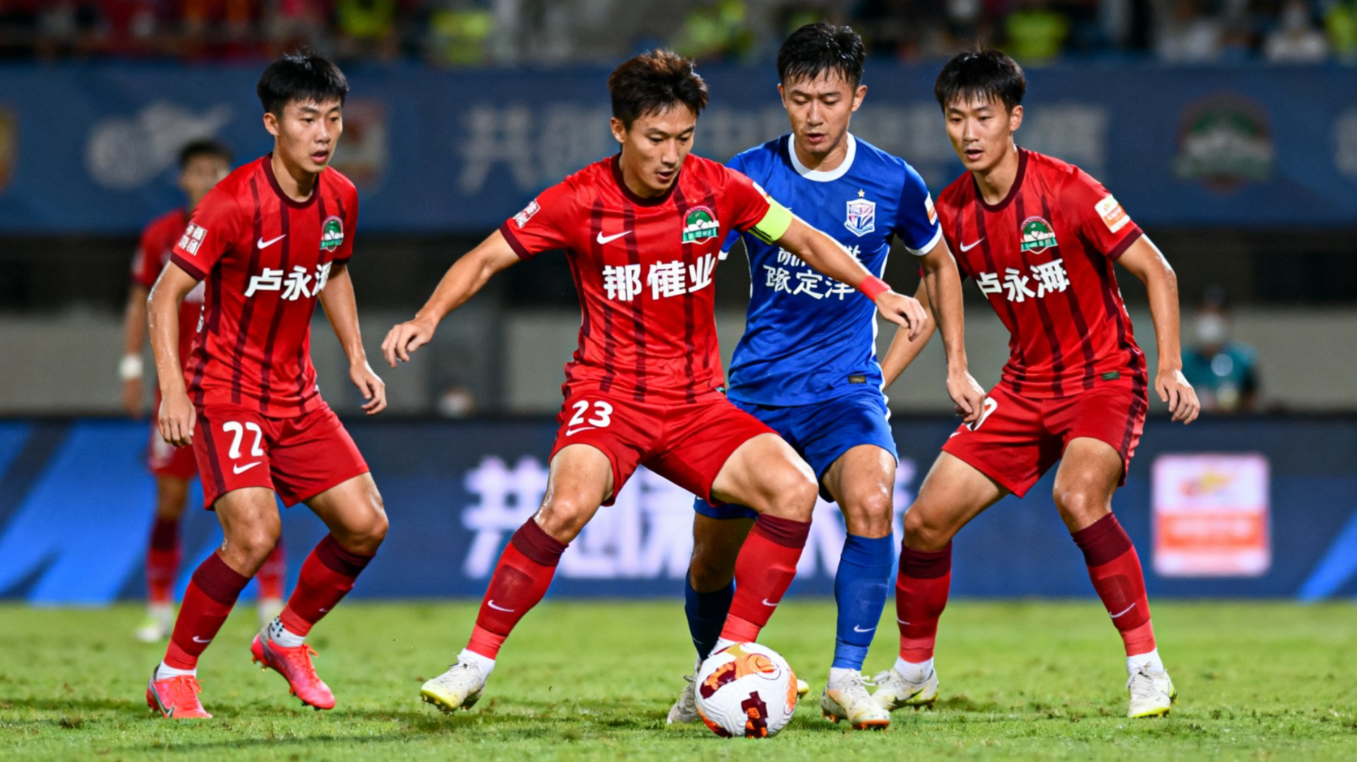 关于富力对阵绿城，两队实力对比备战拼全力的信息